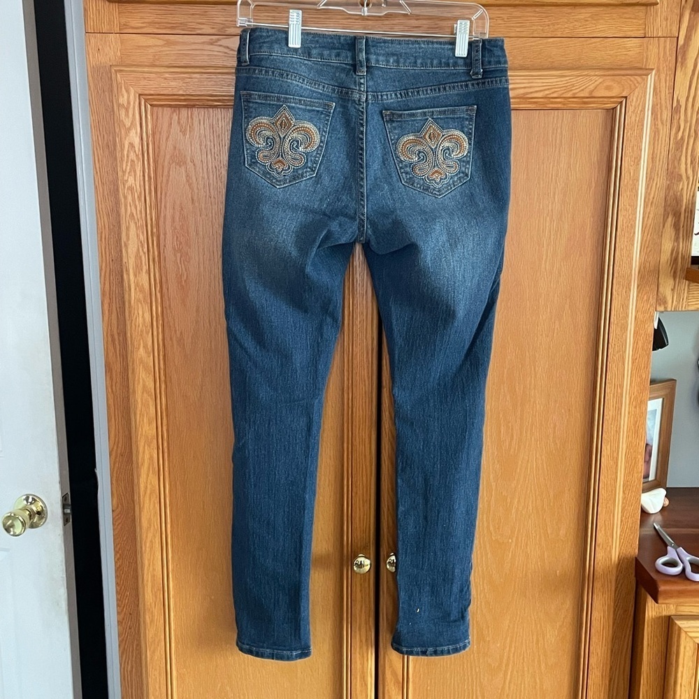 UWO Embroidered back pockets Blue Jeans size 9 inseam 29” - Picture 5 of 8